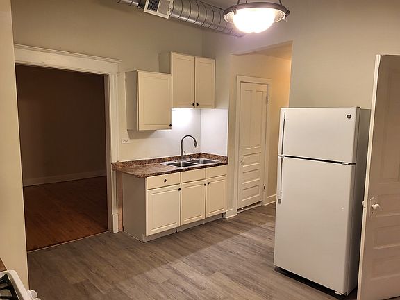 3rd image of 3234 W 23rd St Unit 202