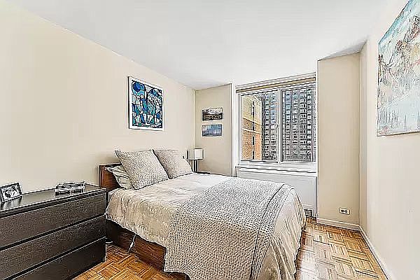 1st image of 300 E 90th St APT 3A
