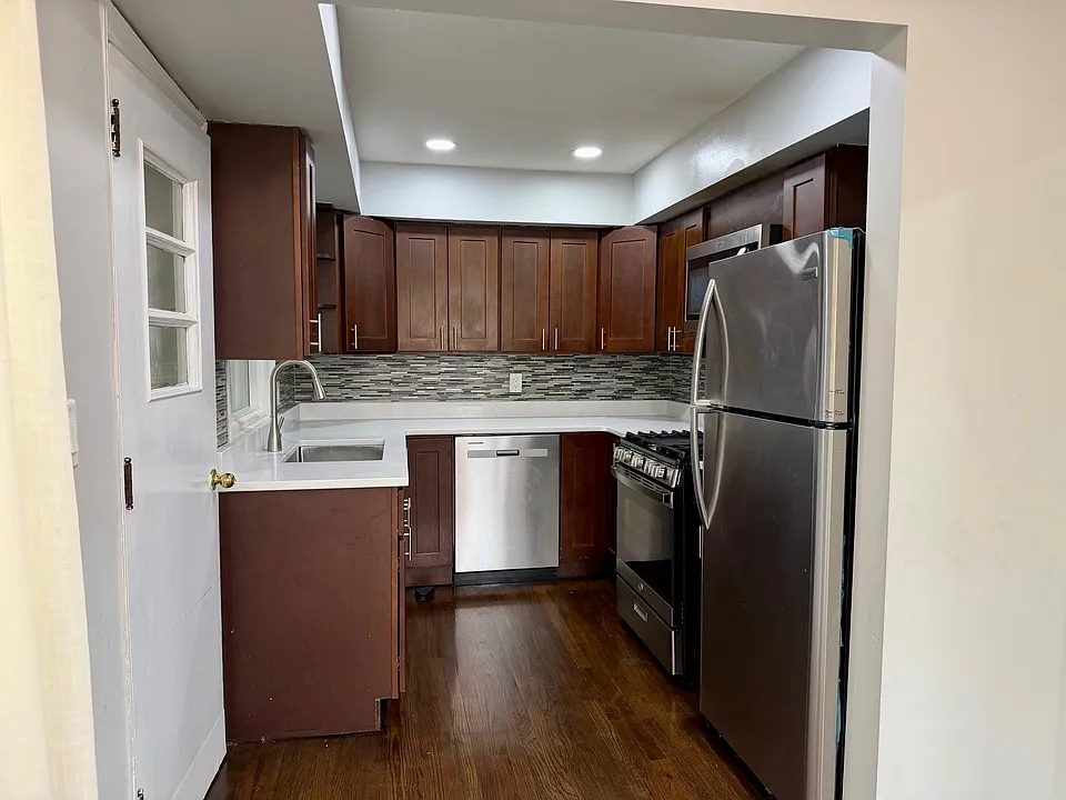 6-25 1st St #1