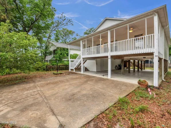 101 SW 18th Street, Oak Island, NC 28465
