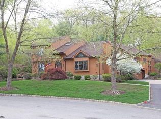 49 Sherwood Dr, Mountain Lakes, NJ 07046