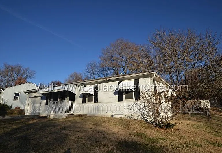 9811 Marsh Ave — Photo 3
