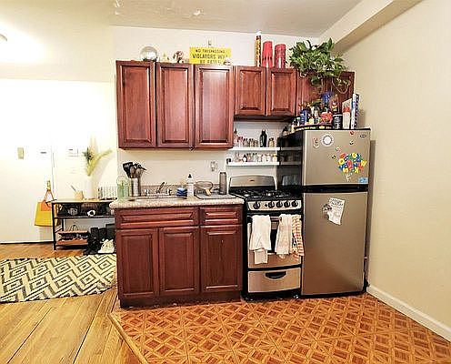 2nd image of 813 Dekalb Ave #2L