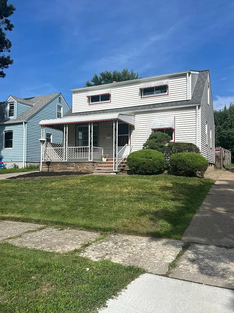 955 E 223rd St | Spacious 3-Bedroom, 1.5-Bath Home with Garage — Photo 3