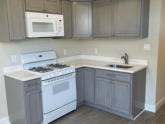 5th image of 159 Oakdale St #B
