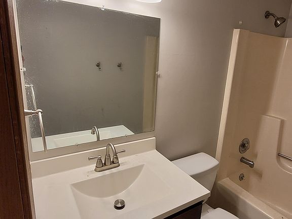 Main floor, full bathroom