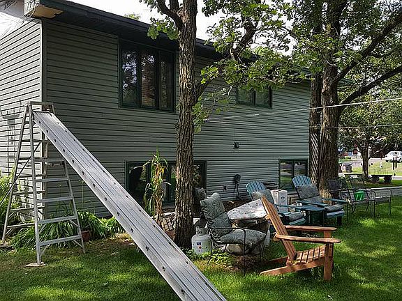 Vinyl, no maint siding 