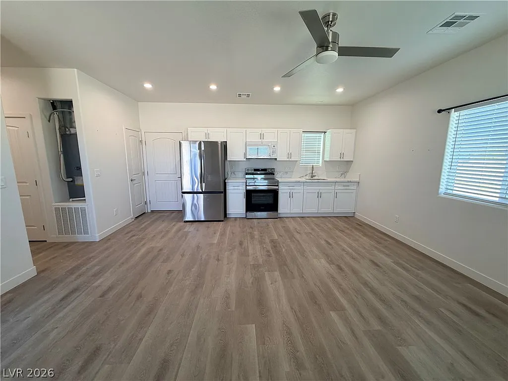 2 bed, 1.0 bath, 792 sqft, $1,300 — Photo 2