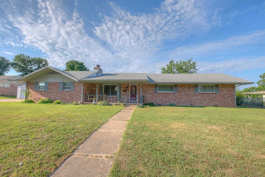 2402 E 24th St, Joplin, MO 64804 | Zillow