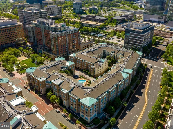 12001 Market St APT 179, Reston, VA 20190