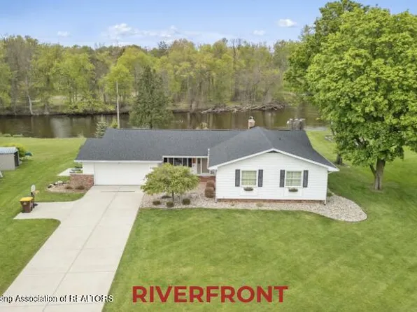 6606 Old River Trl, Lansing, MI 48917