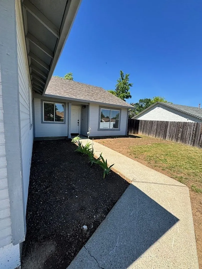 North Hilltop 3 Bedroom Home with RV parking! — Photo 3