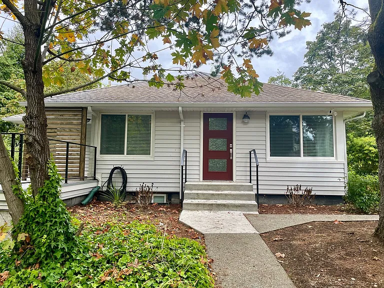 7605 Sunset Cir W — Photo 2