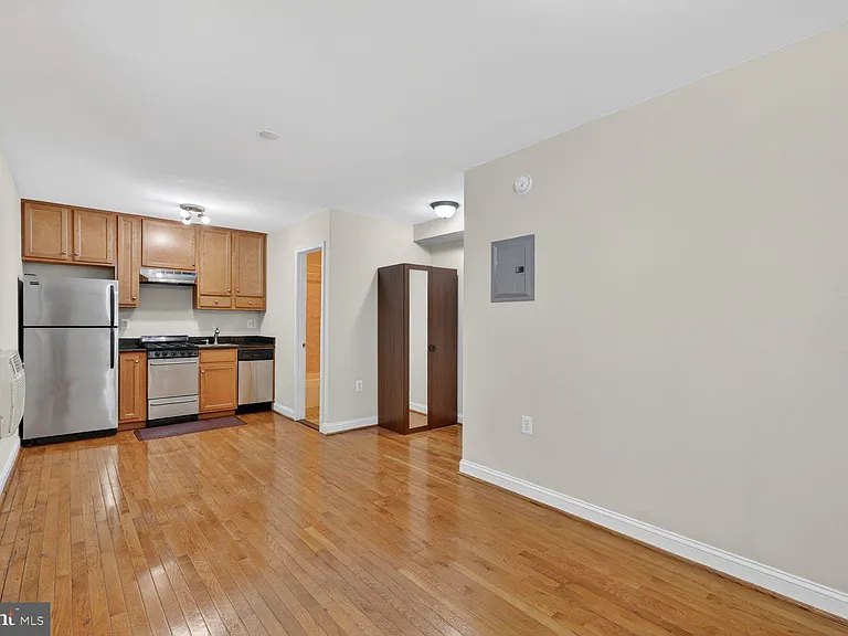 1820 Swann St NW #4 — Photo 8