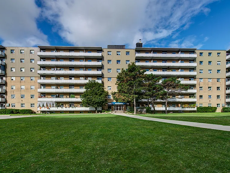 230 Lake Promenade — Photo 3