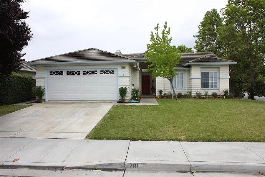 701 Del Monte Dr photo 1