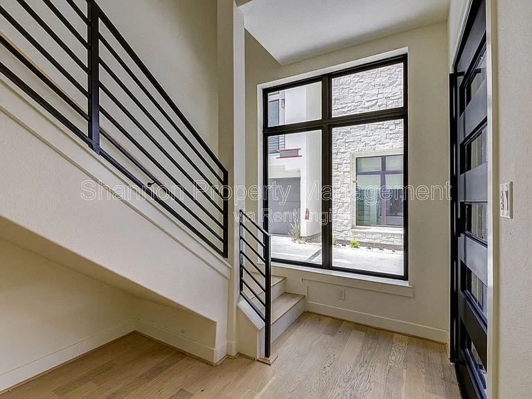 1803 Dunlavy St — Photo 7