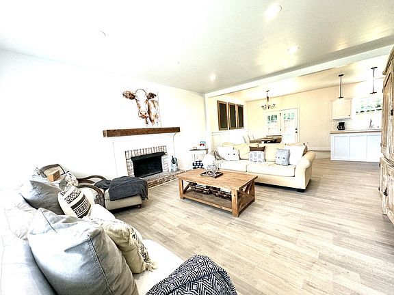 5th image of 1153 Summerville Cir