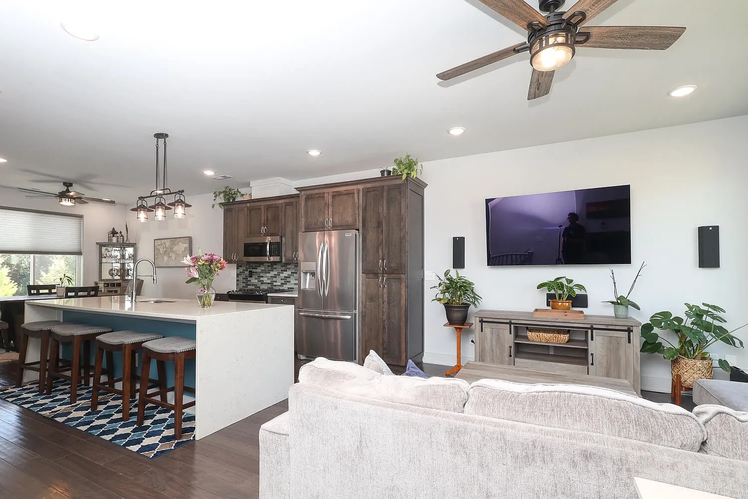 940 Cityscape Dr — Photo 2