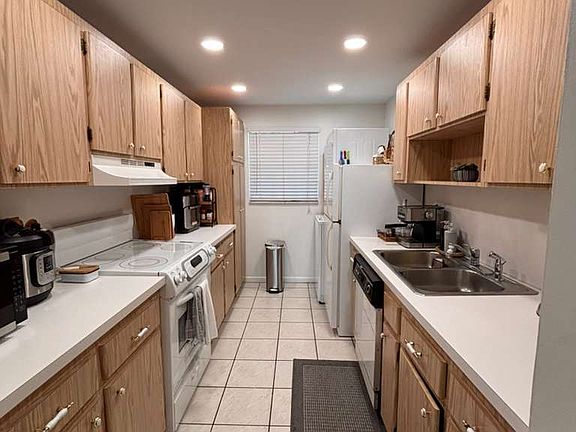 3rd image of 4900 Biscayne Dr APT 6