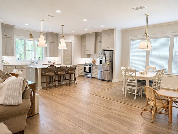 3rd image of 239 Windemere Ln