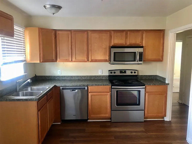 2709 Highwood Dr — Photo 5