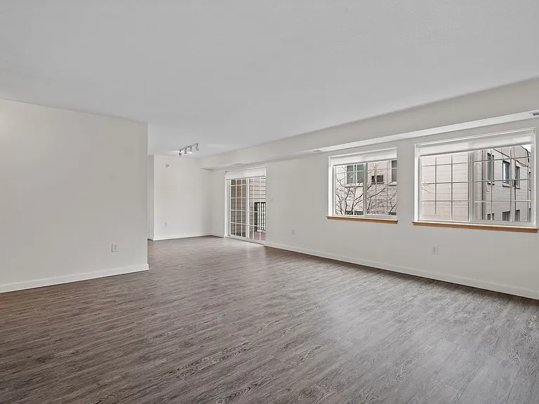 500 W Franklin Ave — Photo 19