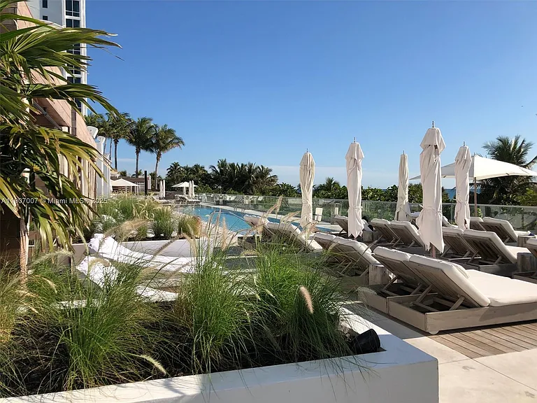 2301 Collins Ave #737 — Photo 18