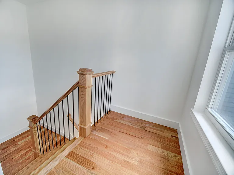 79 9th Ave #3 — Photo 4