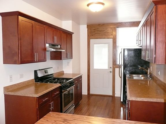 4th image of 6447 N Hoyne Ave