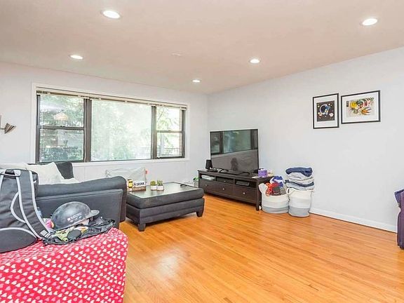 3rd image of 21-35 33rd Ave #1B