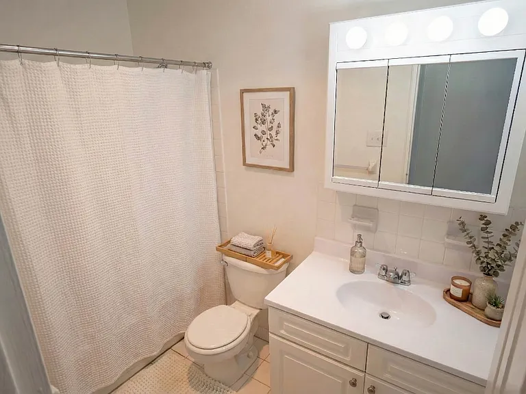 Delaire 31 304 Bathroom Delaire 31 304 Bathroom