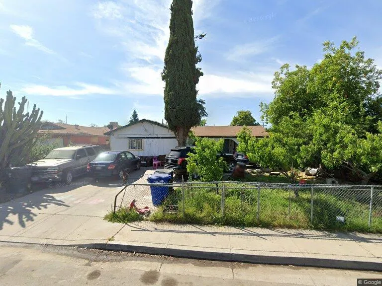 This is the front of the House. IT has a grape fruit tree and a Lima tree and necatrins - 645 Bent Ranch Ave