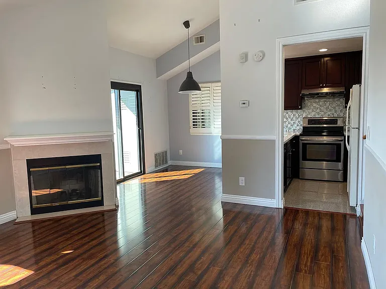 2025 Flickinger Way — Photo 2