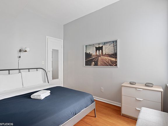 5th image of 2139 W Belmont Ave #1