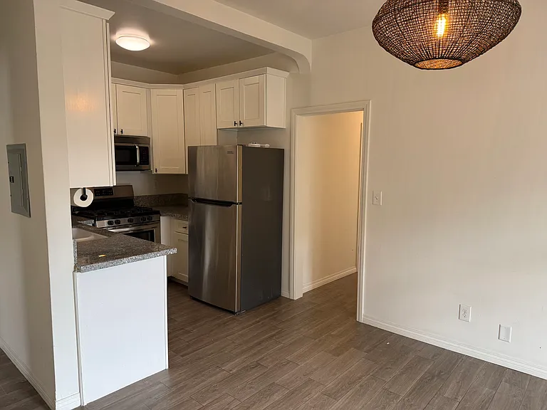 538 W Amerige Ave #E — Photo 16