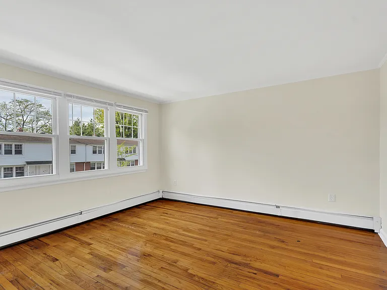 Savin Court Apartments — Photo 22