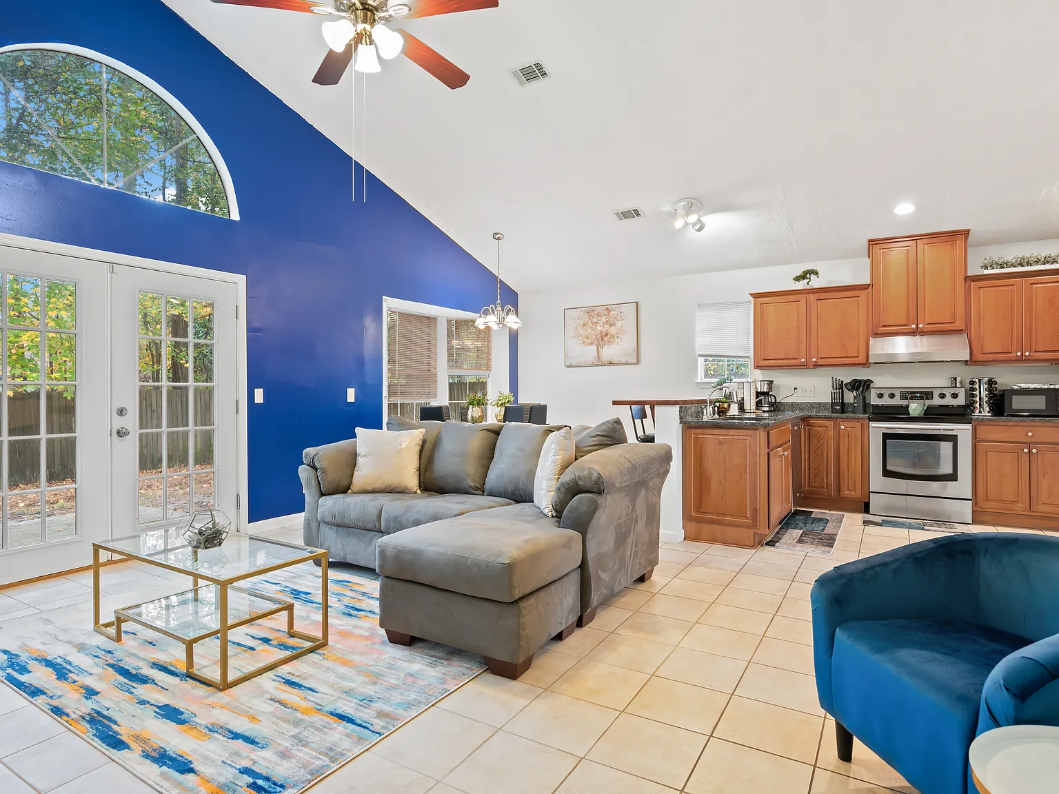 3 bed, 1392 sqft, $4,000 — Photo 2