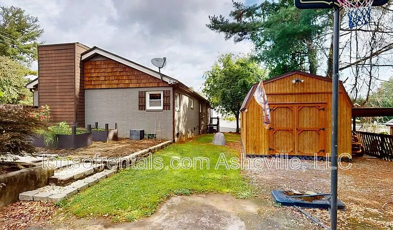 423 Crest Rd — Photo 4