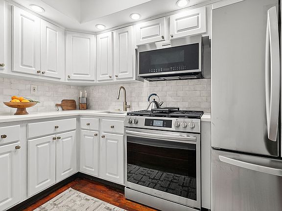 5th image of 656 Carroll St APT 1R