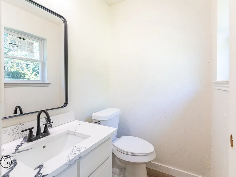 2318 May Ln — Photo 2