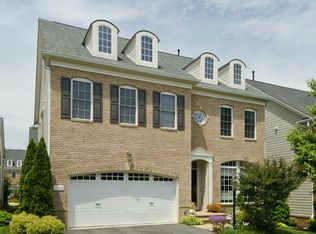 8898 Olive Mae Cir, Fairfax, VA 22031