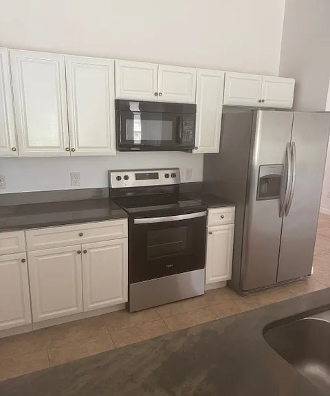 1910 SW 15th Pl — Photo 2