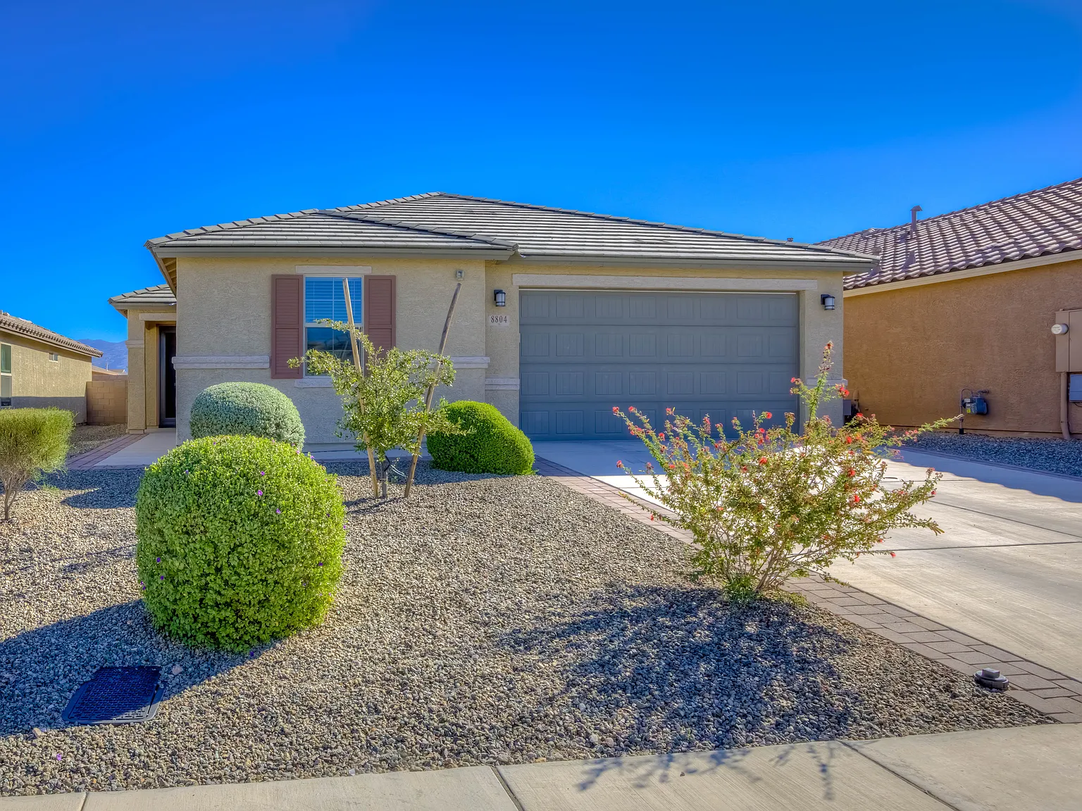 3 bed, 2013 sqft, $2,100 — Photo 2