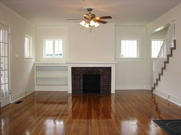 Livingroom: Gleaming orignial oak floor & lighted ceiling fans