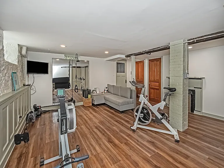 6051 Grafton St — Photo 23