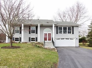 191 Foxfire Dr, Lake Zurich, IL 60047