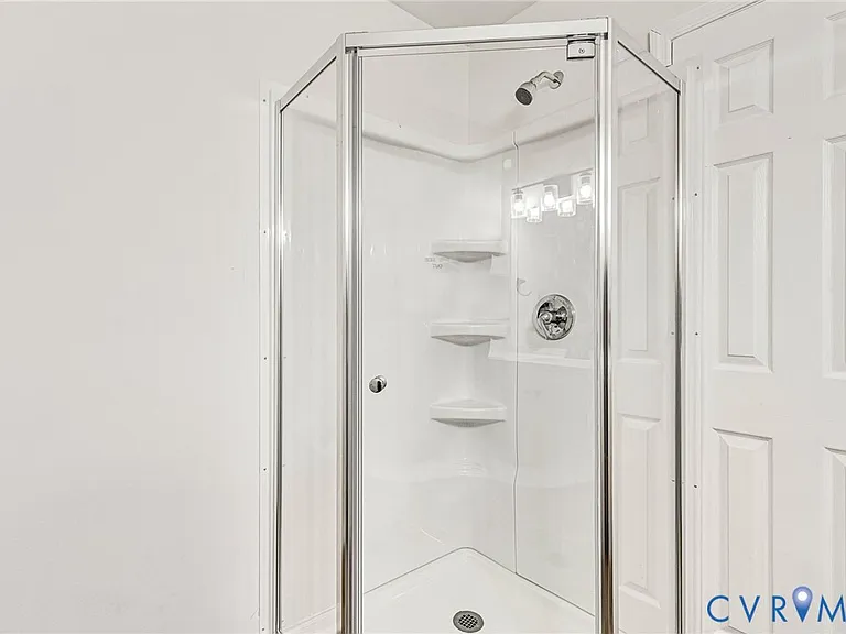 9015 Covewood Rd — Photo 17