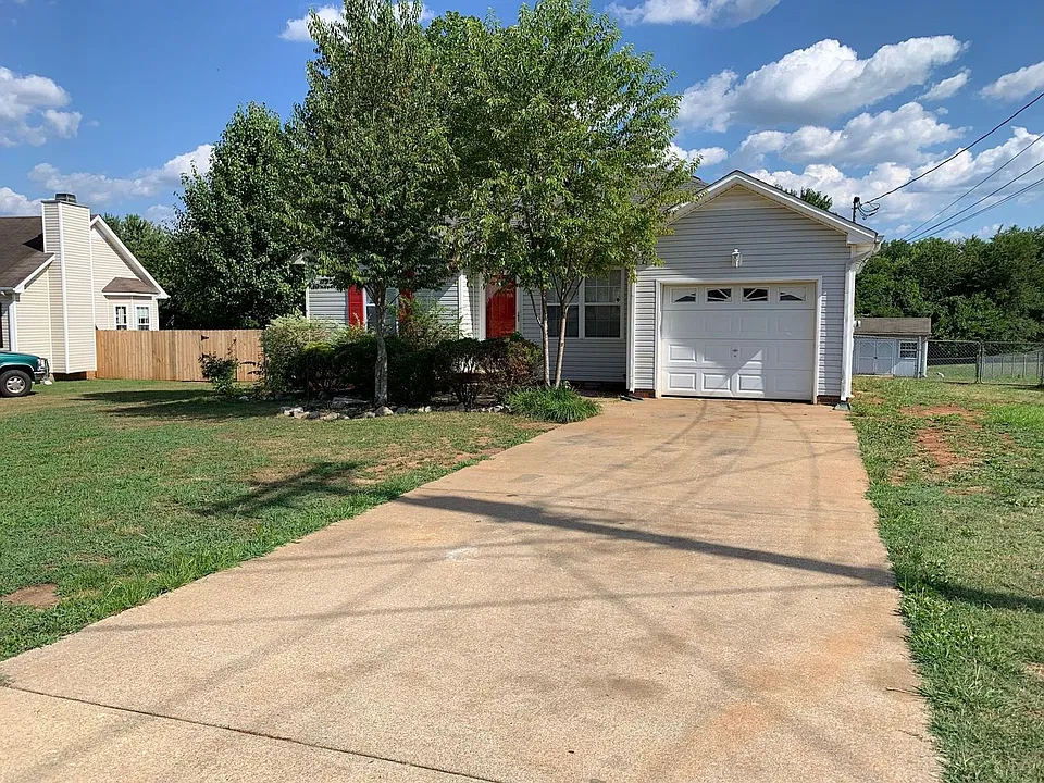 1324 Venessa Dr