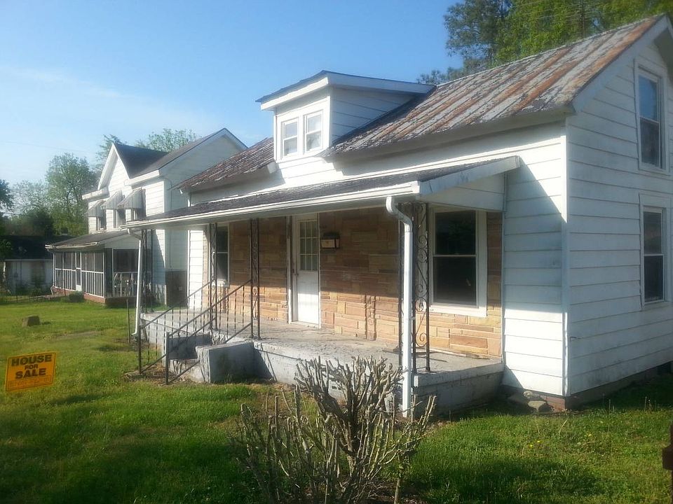 1st image of 204 Orange St